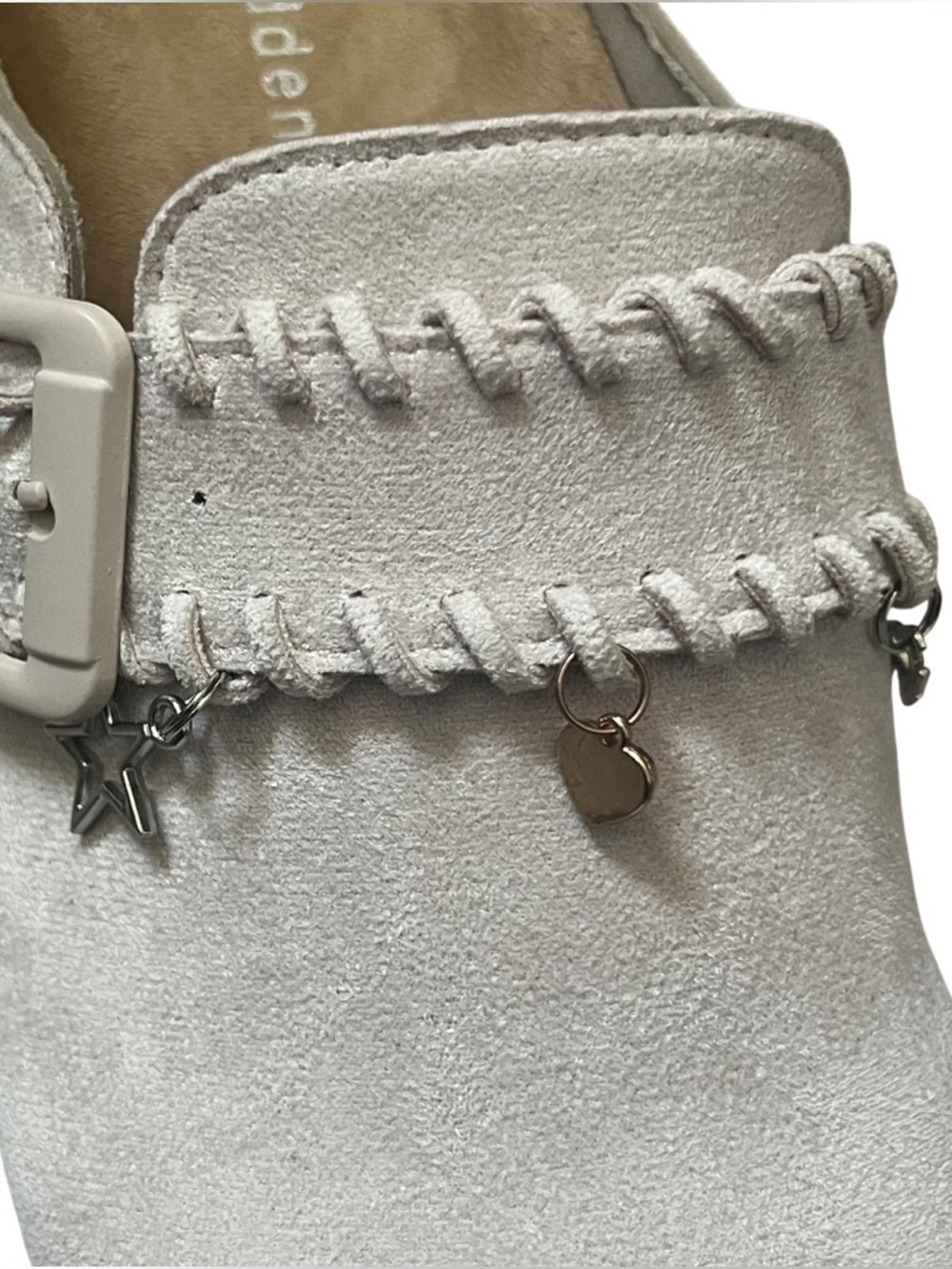 Like new! Madden Girl White Cream Faux Suede Prim Charm Clogs Size 6 - Picture 6 of 7